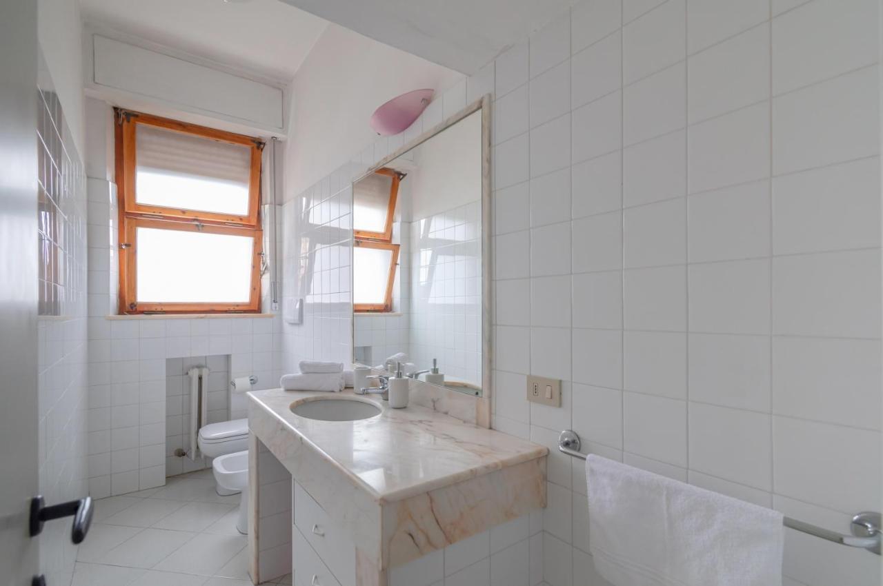 Ferienwohnung Comfy Flat Steps Away From Siena Station! Exterior foto